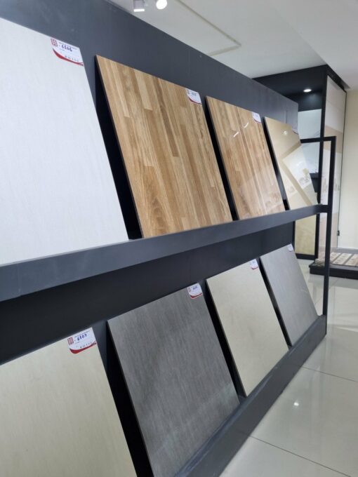 Bạn cần mua kệ gạch cánh lật để trưng bày cho showroom, cửa hàng bán gạch ốp lát của mình? Bạn muốn kích thước phù hợp với cửa hàng của mình? Hãy liên hệ với chúng tôi để được tư vấn mẫu phù hợp nhất.