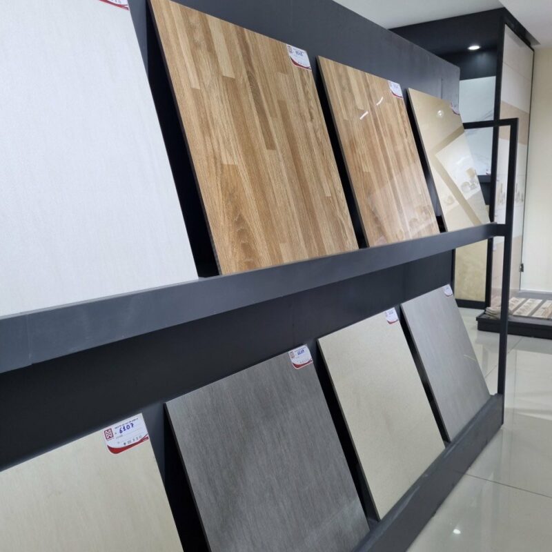 Bạn cần mua kệ gạch cánh lật để trưng bày cho showroom, cửa hàng bán gạch ốp lát của mình? Bạn muốn kích thước phù hợp với cửa hàng của mình? Hãy liên hệ với chúng tôi để được tư vấn mẫu phù hợp nhất.